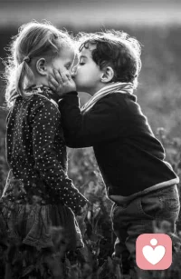 That Arizona sky burnin' in your eyes
You look at me and babe I wanna catch on fire
It's buried in my soul like California gold
You found the light in me that I couldn't find
So when I'm all choked up
And I can't find the words
Every time we say goodbye
Baby it hurts
When the sun goes down
And the band won't play
I'll always remember us this way
Lovers in the night
Poets tryin' to write
We don't know how to rhyme
But damn we try
But all I really know
You're where I wanna go
The part of me that's you will never die
So when I'm all choked up
And I can't find the words
Every time we say goodbye
Baby it hurts
When the sun goes down
And the band won't play
I'll always remember us this way
亞利桑那州的天空在你眼中燃燒
你看著我，寶貝，我想著火
它像加州黃金一樣埋藏在我的靈魂中
你在我身上找到了我找不到的光芒
所以當我哽咽的時候
我找不到合適的詞語
每次我們說再見
寶貝，好痛
當太陽下山時
樂隊不愿意演出
我會永遠這樣記住我們
夜里的戀人
試圖寫作的詩人
我們不知道怎么押韻
但該死的，我們盡力了
但我真正知道的
你是我想去的地方
我的一部分，也就是你，永遠不會死
所以當我哽咽的時候
我找不到合適的詞語
每次我們說再見
寶貝，好痛
當太陽下山時
樂隊不愿意演出
我會永遠這樣記住我們配圖