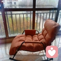 當(dāng)我老了......
我能想到最浪漫的事
就是和你一起慢慢變老
一路上收藏點點滴滴的歡笑
留到以后坐著搖椅慢慢聊
我能想到最浪漫的事
就是和你一起慢慢變老
直到我們老的哪兒也去不了
你還依然把我當(dāng)成手心里的寶

?配圖