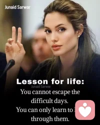 “ 你明知道蜷縮在床上感覺更溫暖，但還是一早就起床；你明知道什麼都不做比較輕鬆，但依舊選擇追逐夢想。這就是生活，你必須堅(jiān)持下去。
我們總以為，是生活欠我們一個(gè)“滿意”。其實(shí)，是我們欠生活一個(gè)“努力。加油，越努力越幸運(yùn)！
這個(gè)世界上值得熱愛的東西太多，等我們發(fā)現(xiàn)這一點(diǎn)，就不會畏懼痛苦和失去。別害怕孤單，你要學(xué)會，對熱愛的東西不遺餘力。
你要多學(xué)點(diǎn)東西，你要多看會書，你要多跑些步，時(shí)間慢慢流，你想有一個(gè)更好的末來，那麼從現(xiàn)在開始，你要，好好努力。
我們單槍匹馬闖入這世間，只為活出屬於自己的所有可能。願你這一生既有隨處可棲的江湖，也有追風(fēng)逐夢的驍勇！
不如就利用孤單一人的時(shí)間，使自己變得更優(yōu)秀，給來的人一個(gè)驚喜，也給自己一個(gè)好的交代。
生活總是這樣，不能叫人處處都滿意。但我們還要熱情地活下去。人活一生，值得愛的東西很多，不要因爲(wèi)一個(gè)不滿意，就灰心。配圖