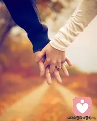 想通以后，
我需要的或許不是愛，
我需要一個永遠不離開的人，
讓我累的時候有個依靠，
懂我的難過，心疼我的過往，
讀懂我的隱喻，生活本來就累，
可如果有個不離開的人在身邊，
我就沒那么累，
回頭看時也一直在我身后，
我總是莫名難過莫名想哭，
可大多數都是一個人熬過去，
一情緒時好時壞的我，
我自己也討厭，
我需要長久的陪伴而不是嘴上說說的承諾，
我的天真，我的敏感，我的不堪，
我都希望有人能懂。配圖