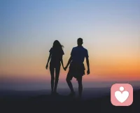 人类一思考，上帝就发笑。
——犹太谚语
这句话揭示了一种深刻的哲学与宗教意味，表达了对人类认知局限性的反思。
人类在思考时，往往试图理解生命的本质、宇宙的运行、命运的安排，但由于人类智慧的有限性，这些努力在更高的视角下可能显得幼稚甚至可笑。
上帝的“发笑”并非讽刺，而更像是对人类无知中的执着带有一丝怜悯的宽容。人类的逻辑和推理无法完全参透宇宙的深奥，或者说，世间万物的运行有着超越人类思维的规律。尽管如此，人类仍在不断探索、思考，这正是人类智慧的体现，也反映了生命的尊严。
这句话还可能暗示一种谦卑的态度：在面对未知时，人类不应妄自尊大，而应承认自身的局限性。正是在思考中，人类得以展现自身价值；而在上帝的“发笑”中，人类或许能够找到与未知共存的平和。配图