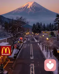  有清晰邊界感的人，身上常常有一種冷感，這種冷感首先表現為對自我表達的克制，即使遇到非常喜歡、非常欣賞的人，也不會過度傾訴，毫無保留地展示自己。因為他們深知：沒有距離的暴露，一定會給一方帶來難以承受的壓力，如果又沒有智慧去化解，關係就一定會遭到破壞。第二個表現是對參與他人生活的克制，他們明白：每個人都是一座獨立的城堡，有自己的主人、眷屬和通行時間，別人熱鬧就讓人熱鬧，別人沉默就讓人沉默，流言四起也不打聽隱私，別人回避就停止追問，也不隨便提建議，不去賣弄自己的學識和善良。人與人之間最舒服的關係，並非不分你我，而是熟不渝矩。
人和人如果不在一個層次，那麼無論你做什麼，對方都會覺著不對，所謂層次，不是社會地位，而是人品和認知事物的清晰程度。同頻才能相吸，同趣才能同樂。只有靈魂相似的人，才能看出彼此之間潛藏的內在，懂你的人無需多言，不懂你的人百口莫辯，有人捏著你過往不依不饒，也一定會有人跨過山河來守護你。
當一個人內心強大了，性格就會變得溫柔，精神鬆弛了，內心才會平靜。一個人溫柔又強大，內核穩定，能量高自然吸引力越來越強，做事越來越順，遇到的人也越來越優秀。所謂寧靜致遠，不要偽裝，呈現自己的真實，是勇氣，更是一種魅力。肯以本色示人者，必有神心和定力。配图