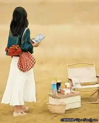 非常贊同叔本華曾說過的一段話：
 只有當一個人獨處的時候，才可以完全成為自己。”
不得不承認，年齡越大性格就越簡單，喜歡安靜，更喜歡一個人獨處，不想去了解太多人，不是不合羣，而是一個人真的很舒服，也不想被太多人暸解，不是沒有與人相處的能力，而是沒有逢場作戲的興趣。
一個人最好的狀態，就是獨處的時候，安靜自在，不拘束，不遷就，不迎合，做自己喜歡的事，走自己想走的路，一切自在隨心。
讓我們珍視屬於自己的時光，享受獨處帶來的悠然自得，保持內心的平靜與滿足。與獨處相安，與萬事言和。
說給自己的一段話：“ 生活是自己的，千萬別為難自己，有什麼樣的能力，就過什麼樣的生活，盡力而為，量力而行。做個溫暖的人，有自己的喜好，有自己的原則，有自己的信仰。
用順其自然的態度，過隨遇而安的生活。
餘生，站在屬於自己的高度，看該看的風景…..配圖