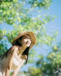 One day, you will be thankful that you continued to believe that something better was coming for you. You will be glad for the never ceasing hope and eyes for a brighter day. You will remember the struggles, the heartaches, the rejections, and you'll be proud of the you who braved them all.
“總有一天，你會感謝自己一直相信會有更好的事情發生在你身上。你會為永不停止的希望和期待更美好的日子而感到高興。你會記得那些掙扎、心痛、拒絕，你會為那個勇敢面對這一切的‘你’感到驕傲。”

- 杰西·埃利多配圖