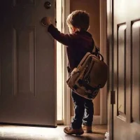 Adulting is realizing that those heavy school bags were the lightest burdens we ever carried.
“成年的过程，意味着我们意识到，那些背着沉重的书包的日子是我们曾经背负过的最轻的负担。”配图