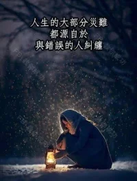 Sometimes, we don't need a shoulder, but a shadow that looks like us and doesn't ask. A shadow that does not clap when we are happy, does not blame when we fall, just wraps around us quietly, like someone who understands the language before it is spoken.
有时，我们需要的不是一个肩膀，而是一个与我们相似却不问原因的阴影。一个在我们快乐时不鼓掌，在我们跌倒时不责备的阴影，只是静静地围绕在我们身边，就像那个在语言被说出之前就理解它的人。配图