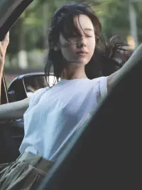 很多時候，
能遇見就已經(jīng)很好啦！
至於，意義嗎……

就像村上春樹說過的：

“ 如果你愛一個人就不要害怕結(jié)局，在能愛的時候用力去愛，畢竟不是每個人都能很幸運的，遇到那個很愛很愛的人。”

我們都要學會明白，
生命中的一些東西，
是會在一瞬間改變的，但……

兩個靈魂的相遇絕非偶然，
它肯定會為你留下些什麼，
過程是意義，
傷心難過是意義，
學會告別也是意義。

不是一定要有結(jié)果，才有意義。配圖