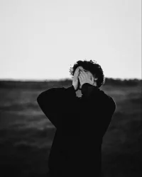 “You’re human — not a machine. It’s okay to take a rest, to feel lost, unmotivated, or even disconnected for a while. These moments don’t mean you’re failing. They’re just part of finding your way back.”
“你是人，不是机器。休息一下，感到失落、没有动力，甚至暂时失联都没关系。这些时刻并不意味着你失败了。它们只是找到你回归之路的一部分。”配图