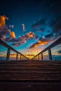 And I hope that someday, I'll look at the sky with happy eyes..
When I'm finally fine, not sad, hurt, or lost..
When the day is filled with peace, quietness, and good moments..
When I find my right place in this world..
just hope that one day, l'il live the life of my dreams.
“我希望有一天，我能用幸福的目光仰望天空。
當我終于感覺良好，不再悲傷、不再受傷、不再迷茫時...
當這一天充滿寧靜、平和與美好時刻時...
當我在這個世界上找到屬于自己的位置時...
只希望有一天，我能過上夢想中的生活?！迸鋱D