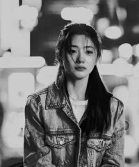 Life starts to get better when you truly understand that whatever you lose in life will be replaced with something better.??
當你真正明白，無論你在人生中失去什么，都會以更好的事物取而代之時，生活開始變得更好。??