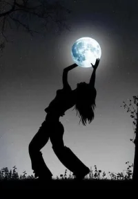 It was the best of times, it was the worst of times, it was the age of wisdom, it was the age of foolishness, it was the epoch of belief, it was the epoch of incredulity, it was the season of Light, it was the season of Darkness, it was the spring of hope, it was the winter of despair, we had everything before us, we had nothing before us, we were all going direct to Heaven, we were all going direct the other way.
這是最好的時代，這是最壞的時代；這是智慧的時代，這是愚蠢的時代；這是信仰的時期，這是懷疑的時期；這是光明的季節，這是黑暗的季節；這是希望之春，這是失望之冬；人們面前有著各樣事物，人們面前一無所有；人們正在直登天堂，人們正在直下地獄。—— Charles Dickens《A Tale of Two Cities 雙城記》配圖