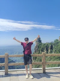 清凉一夏，河北太行山脉白石山风景区消暑
You never always win people's heart. It's either they have you, as their choice or priority or its either you decide to choose yourself over anything else and accept that you cannot please everyone, the important is, you are determined to pursue the life that you're meant to live, appreciate the reality of what you can only share and offer and never let your feelings down, only because in life, you can be alone or lonely.
“你并非总能赢得人心。要么他们视你为选择或优先选项，要么你决定把自我置于其他一切之上，并接受无法取悦所有人的事实。重要的是，你决心追求命中注定的生活，珍视那些只能与你分享和提供的东西，并且绝不因生活中的孤独感而气馁。”