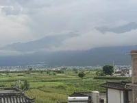 抵达云南大理，等风的地方
“世界上有浩如烟海的书籍、电影、音乐。要把它们都体验一遍，当然是不可能的。所以，一生中和什么样的作品相遇并使它们留在我的生命中，有着十分重要的意义。相遇是偶然的，也是命中注定的。谁也不知道在某处会有怎样的缘分在等待着自己。”

——小岛秀夫配图
