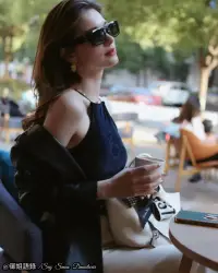 “自己”这个东西是看不见的，撞上一些别的什么，反弹回来，才会了解“自己”。所以跟很强的东西、可怕的东西、 水准很高的东西相碰撞，然后才知道自己是什么，这才是自我。
——山本耀司