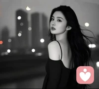 這個(gè)世界上，妳有妳的難，我有我的苦。
有人剛下班，疲憊地?cái)D在人潮中；有人正準(zhǔn)備啟程旅行，心裏滿是期待。
有人剛經(jīng)歷分離，心痛難忍；有人卻在精心打扮，準(zhǔn)備赴一場約會(huì)。
有人迎來升職與掌聲；有人卻在同一時(shí)刻，收到了辭退的通知。
有人存款見底焦慮不安；有人背負(fù)債務(wù)，夜不能寐。

表面上，我們只是人海裏擦肩而過的陌生人，
可每個(gè)人心裏，都藏著一段不能言說的故事。
沒有人真的過得輕鬆，只是有的人選擇笑著前行，有的人只能默默承受。

所以啊，別總是拿自己去和別人比較，
因?yàn)槲覀兛吹降?，往往只是對方?yuàn)意展現(xiàn)的一面；
而那些深夜無聲的落淚與辛酸，往往被隱藏在光鮮的背後。

其實(shí)，幸福不是比誰更耀眼，而是學(xué)會(huì)珍惜與知足。
當(dāng)妳慢慢懂得這一點(diǎn)，妳會(huì)發(fā)現(xiàn)——
能夠平安走下去，已經(jīng)是人生最大的幸運(yùn)。 ??配圖