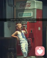 人生恰似一本未完待續的詩集，一生或許不過寥寥幾頁。我們在時光長河中，不斷雕琢著生活的詩行，像細致的文人反復修改、謄抄詩稿。從朝氣蓬勃的青絲歲月，到垂垂老矣的白發時光，歲月悄然在筆尖流淌。有人直至暮年，仍獨坐燈下，眼神專注而執著，在昏黃光影里，續寫著那未竟的詩意人生。配圖