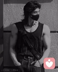 人這一輩子，有人羨慕你，有人討厭你，有人嫉妒你，有人看不起你，也有人誤會你。

不要在乎別人怎麼看你，你要告訴自己身體是自己的，一定要愛惜；心情是自己的一定要顧及，不要為了不值得的人和事為難自己。

把身體養好，叫體質；把心情調好，叫格局；把日子過好，叫本事。在現在這個社會，當面一套，背後一套，口是心非的人多了去了，所以做好自己就行，剩下的交給良心。配圖