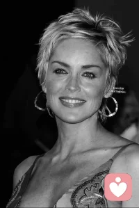 Not everything you want is something you need. Sometimes, an excessive desire for various things, especially if they just turn out to be 'junk' in the end, is what causes exhaustion and emptiness.
Contentment is one of the gateways to a life that is free, because when you know how to say 'enough,' you are no longer a slave to what you don't have, but are free to enjoy what you do have
“并非所有你想要的東西都是你真正需要的。有時候，對各種各樣東西的過度渴望，尤其是如果最終發現它們不過是‘垃圾’的話，反而會讓人感到疲憊和空虛。”
知足是通往自由生活的大門之一，因為當你知道如何說“夠了”時，你就不再是你所沒有的物質的奴隸，而是可以自由地享受你所擁有的。配圖