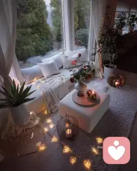 很喜歡的一句話：“ 我們總以為未來很久，其實誰也不知道，明天和意外哪個先來。”

有些人，你以為可以見面的，有些事，你以為可以一直繼續的，然後，也許在你轉身的那個剎那，有些人，你就再也見不到了，當太陽落下，又升起來的時候，一切都變了，一不小心就再也回不去了。

人最大的錯誤，就是認為自己有時間，總以為歲月漫漫，有的是時間揮霍等待，總以為明天很多，很多事不必急於一時，很多人無需立刻相見，我們總以為我們有的是時間，可是我們忘了，忘了時間的殘酷，忘了人生的短暫，忘了世上有永遠都無法報答的恩情，忘了生命本身不堪一擊的脆弱。

人生來來往往，真的沒有那麼多來日方長，我們以為很牢靠的事情，在無常中，可能一瞬間就永遠消逝了，有些心願一旦錯過，可能就萬劫不復，永不再來。

世間的期待有一千種，最好的那種叫明日可期，人生中謊言也有一千種，最大的那種叫來日方長，等將來，等不忙，等下次，等有時間，等有條件，等有錢了，等來等去，等沒了緣分，等沒了青春，等到最後，等沒了健康，等沒了機會，等沒了選擇，等來了遺憾。

來日方長只是一種美好的願望，世事無常，趁陽光正好，趁微風不燥，想愛的人就去愛，想見的人就去見，想做的事就去做，如此，才是對人生最大的不辜負。配圖