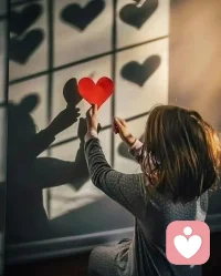 1、我現(xiàn)在放棄在我頭腦里制造擔(dān)心和害怕的舊思想。我在自然法則的庇護(hù)下，我生命中的一切都只會發(fā)生對的和好的。
2、由于人的認(rèn)識和覺悟不同，我現(xiàn)在愿意平靜地對待自己和他人，而不求他人改變。
3、我正在成長，我不再需要總以他人對我怎么看來評價我自己，我也不再需要總想著事事做得完美來證明我自己。人生的真理是，愛自己，接納自己就夠了。配圖