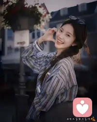 As long as you carry hope, hope will carry you.  It's a silent promise that, no matter how heavy life feels, something greater is always possible.
只要你怀揣希望，希望就会托载着你前行。这是一个无声的承诺，无论生活感觉多么沉重，总有更伟大的事情是可能的。
✍️萨迪亚·恩廷配图