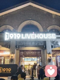 你正在尋找的東西也在尋找你。
——魯米
在命運(yùn)那幽謐且神秘的回廊里，你如懷揣珍寶地圖的尋寶者，腳步匆匆又滿懷期待，正執(zhí)著地尋找著心中那束光。奇妙的是，你正在尋找的東西，也似靈動(dòng)的精靈，穿越人潮與時(shí)光的迷霧，帶著同樣熾熱的渴望，堅(jiān)定不移地朝著你的方向奔赴而來。配圖