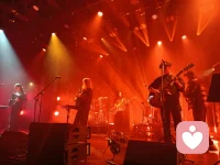 一切都很好，我聽到自己向上的聲音。
——波伏娃《青春手記》
陽光溫柔地傾灑，世界像是被鍍上了一層夢幻的金邊，一切都恰到好處地美好著。此刻，我靜下心來，閉上眼，清晰地聽到自己內心深處傳來向上的聲音。那聲音，如春日里破土而出的新芽，帶著倔強與希望；又似山間潺潺流淌的溪流，充滿活力與沖勁，激勵著我在這美好的時光里，大步向前，去擁抱更璀璨的未來。配圖