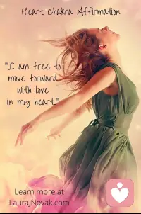 靈敏地去感受內(nèi)心并去真誠的面對自己，哪怕所有人都在反對你。最可怕的不是你要做一個選擇的時候，身邊都是“你瞎折騰吧”“你肯定會后悔”“你判斷有問題吧”的反對聲音，而是那個一直以來被父母老師社會價值觀一次又一次規(guī)訓(xùn)進你內(nèi)心的“批評家”不斷的自我批判，你會不斷自我懷疑，這真的是我想要的嗎？為什么別人都可以接受這個敘事，就我接受不了，是不是我有什么問題？不，你沒有問題，你所有的感受都值得被重視，人生是一場自我表達，勇敢地站在自己的敘事里，哪怕你的敘事很小眾，讓所有的體驗服務(wù)于自己，而不是服務(wù)于他人的期待。配圖