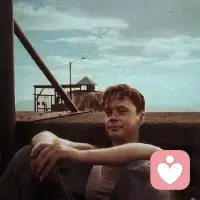  我能在無數次的崩潰中慢慢自癒，能在濫情的世界始終保持清醒，能在內卷的世界裏認清自我，偶爾有些悲觀，但真誠和善良永遠是我的底色。

生活可能並不完美，但是你的勇敢、樂觀、堅強、努力、卻能讓自己熠熠生輝，翻過身上的坎，才敢攀登腳下的山，跨過心裡的溝，才敢逾越眼前的河，面對末知
不要害怕，你的每一次努力，都在增加，你面對這個世界的底氣。