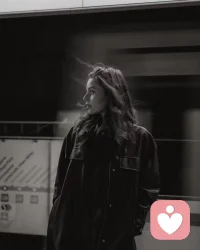 If you concentrate on finding what is good in every situation, you'll discover that your life will suddenly be filled with gratitude. The greatest way to make your blessings count is to count your blessings. Acknowledging the good things you already have in your life is of the essence, because whatever you appreciate and give thanks for will grow stronger in your life.
如果你专注于在每一种情境中寻找美好之处，你会发现你的生活会突然充满感激之情。让你的祝福产生价值的最佳方式就是去数数你所拥有的祝福。承认你生活中已有的美好事物至关重要，因为无论你感激和感恩的对象是什么，它们都会在你的生活中愈发茁壮成长。