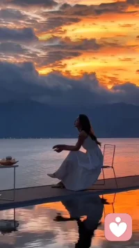 生命是如此短暂，而有时我们却因一些根本不值得费心的事情而变得复杂起来。我们担忧那些无法改变的事物，却遗忘了那些能带给我们快乐的东西，并忘却了去尽情享受那些真正重要的时刻。最终，留下的只有那些简单的瞬间、毫无来由的笑声，以及我们不假思索便给予他人的那份温情。生活转瞬即逝，最好能以更少的心结、更多的心意为伴去度过它。

这是生活的一部分配图