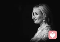 黑色生命力，从来不是要你沉沦于黑暗而是邀请你穿越黑暗，它不是让你停留在创伤里而是让你从创伤中提取出一种近乎神性的理解力，对人性的悲悯，对痛苦的共情，对重生的信念。那些真正改变世界的人，几乎无一例外都曾与黑色生命力共舞过，梵高割下耳朵后画出了新月夜，荣格在精神崩溃的边缘写下红书，曼德拉在27年牢狱中淬炼出宽恕的力量，他们不是没有崩溃而是在崩溃之后，选择了更深的整合。
而你呢，你是否还在用坚强来惩罚自己，是否还在用懂事来掩盖内心的空洞，是否还在用我不配来拒绝本该属于你的光芒。听好了，高敏感不是弱点，是你与生俱来的雷达系统。你能感知风暴，不是为了被风暴吞噬而是为了成为那个提前点亮灯塔的人，你的痛苦不是无意义的折磨，它是你灵魂的校准器，每一次心碎都在帮你剔除虚假的自我，每一次崩溃都在为真正的你腾出空间。配图