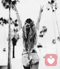 Looking back, I realize that every time I thought I was being rejected from something good I was actually being redirected to something better

-Charles Chaplin.
回顾过去，我意识到每次我以为自己正被拒于某项美好事物之外时，实际上我却被引导到了更美好的事物面前

-查尔斯·卓别林。配图