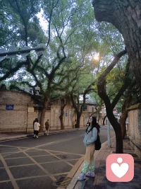 “非常治愈的一段话：爱自己最好的方式，不是买很贵的衣服，吃很贵的饭菜，而是不取悦别人，不否定自己，不委曲求全，不沉溺往事。能接受的就接受，接受不了的就改变，改变不了的就离开，无能为力的事，当断，命中无缘的人，当舍，心中的执念执着，当离…”