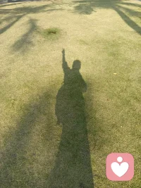 很通透的一段话:“饿时馒头贵，饱时玫瑰香。这个世上根本没有最重要的东西，只有最需要的东西，贫穷时钱最重要，单身时情最重要，口渴时水最重要，饥饿时饭最重要，累了休息最重要，病了健康最重要。人生最无常，珍惜碗中汤。不要为难自己，不要为了不切实际的欲望，搞得自己身心俱疲，不要为了遥不可及的东西，忽略了身边的小确幸，知足才能常乐。”配图