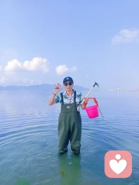 爱自己的七层：1.身体安顿 2.精神丰盈 3.自我接纳 4.情绪允许 5.伤口拥抱 6.内在和解 7.自然利他。次序即真理—很多人在第二层拼命，其实是逃避第三层的接纳。最触动的是：最好的爱不是牺牲，而是溢出，当你自己这只杯子注满，爱才会自然流向他人。[爱心][合十][合十][合十]