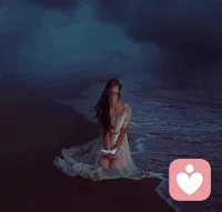 “I’ve no strength left inside these bones. I’ve given all I have to give. I’ve fallen to my knees as I call on all my power. What I long for so badly, is to live.”
这些骨头里已没有余力留存。我已竭尽所能。当我竭尽全力地呼唤时，我已双膝跪地。我无比渴望的，就是能够活下去配图