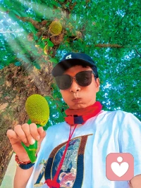 There comes a point where you become addicted to being well, you become demanding with the kind of love you receive, no longer stay where you are not valued, no longer complicate existence, if you are going to love seriously how good, and if they do not, already don't force and wish them the best. There comes a point where you put your peace of mind, your self-love, and your stability above all else, and damn, how beautiful it is when we learn to take care of ourselves so beautifully.”
总有那么一个时刻，你会变得对保持良好状态上瘾，开始对所获得的关爱提出要求，不再停留在那些不被重视的地方，也不再让生活变得复杂。如果你打算认真去爱，那该是多么美好；而如果对方无意如此，那就不要再强求，并祝他们一切安好。总有那么一个时刻，你会将内心的平静、自我的关爱以及稳定置于一切之上，天哪，学会如此优雅地照顾自己，是多么美妙的一件事啊

-埃马纽埃尔·萨瓦拉配图