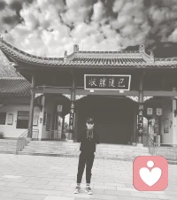 我是一滴远方孤星的泪水
藏在你身上已几万年
所有你的心事都被我看见
让我温暖你的脸
我是一滴远方孤星的泪水
藏在你身上已几万年
所有你的心事都被我看见
让我温暖你的脸配图