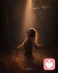 人快被压垮的时候，最危险的不是哭不是闹，而是开始疯狂复盘自己的一生，会把过去所有失败错误的选择，像放电影一样一帧一帧拿出来，在最无力的时候审判自己，而这一审很容易走不出来。永远不要在夜晚入睡前，纠结于那些找不到答案的问题。”配图