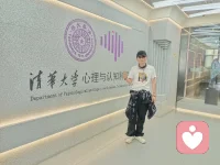 岁月不言，却抚平所有伤痕，那些过不去的曾经，终会化作轻描淡写的过往。
Time is silent yet heals all wounds. Those unforgettable pasts will eventually turn into trivial memories.配图