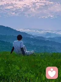 孤独从来不是身边无人陪伴，而是内心无人读懂，意识与潜意识长久隔绝。现代人常常身处人群却倍感孤独，只因习惯伪装真实情绪，封闭内心世界。我们不敢袒露脆弱，不敢表达真实想法，害怕被看穿、被轻视、被疏离。精神分析让我们学会与孤独共处，倾听内心深处的独白。享受独处、读懂孤独，方能在喧嚣世间守住内心的一方宁静。
Loneliness is never having no one around, but having no one to understand the inner heart, with long-term isolation between consciousness and subconscious. Modern people often feel lonely even in crowds, simply because they are used to pretending real emotions and closing their inner world. We dare not expose vulnerability or express true thoughts, fearing to be seen through, underestimated and alienated. Psychoanalysis allows us to learn to coexist with loneliness and listen to the monologue deep inside. Enjoying solitude and understanding loneliness enable us to guard a corner of inner tranquility in the noisy world.配图