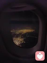     “不是站在舞台中央的才是主角，每一个在生活里硬扛着没倒下的，都是。人这一生，他人能帮着装台，戏都要自己唱着谢幕。”配图