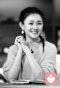 在快节奏的时代，我们总在追逐效率、不停奔跑，却很少停下来倾听内心的声音。积极心理学倡导与自我对话，定期独处，觉察自己的需求、感受与渴望，不被外界的声音裹挟。内心的平静与清晰，来自对自我的了解与接纳。慢下来，与自己真诚相处，你会找到内心的方向与力量。
In the fast-paced era, we chase efficiency and keep running, rarely pausing to listen to our inner voice. Positive psychology advocates self-dialogue—spend time alone regularly, notice your needs, feelings, and desires, and do not be swept away by external voices. Inner peace and clarity come from understanding and accepting yourself. Slow down and be honest with yourself, and you will find inner direction and strength.配图