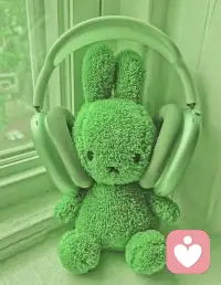心流体验是积极心理学中的幸福高峰，指全身心投入某件事时，忘记时间、忘记自我、沉浸其中的愉悦状态。现代人心浮气躁，很难专注做事，常被碎片化信息分散注意力。找到自己热爱且擅长的事，专注投入，你会体验到心流带来的充实与快乐。心流不仅能提升能力，更能让我们在忙碌中找到内心的宁静与满足。
Flow is a peak happiness state in positive psychology—a state of deep immersion in an activity, losing track of time and self, filled with joy. Modern people are restless, struggling to focus and often distracted by fragmented information. Find what you love and are good at, focus deeply, and you will experience the fulfillment and joy of flow. Flow not only enhances skills but also helps us find inner peace and satisfaction amid busyness.配图