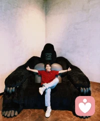 Growth never happens in static isolation, it unfolds within the tension between self and surroundings. When you stay completely inside your comfort zone, surrounded by people who fully agree with you, you will lack external stimulation to trigger inner reflection. When you immerse yourself in overly conflicting environments, you will suffer constant psychological consumption. The ideal state is proper tension: receive different voices, keep enough inner safety space, absorb what serves your growth and filter what damages your inner wholeness.
成长从不发生在静止的孤立之中，它展开于自我与环境的张力之间。完全待在舒适区，身边全部是认同你的人，你会缺少触发反思的外部刺激；长期浸泡在过度冲突的环境，心灵持续被消耗。理想是维持适度张力：接收不同声音，保留充足内在安全空间，吸纳滋养成长的部分，过滤破坏内在完整的部分。配图