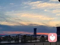 【中文】不要轻易去评判任何人的人生。你所看见的，往往只是别人生活浮于表面的片段。你不知道对方经历过怎样的磨难，承受过哪些不为人知的痛苦。轻易下论断，是一种浅薄。保持一份谦卑与克制，少评判，多理解。我们眼中难以理解的选择，背后都藏着旁人无法体会的苦衷。
【英文】Do not judge anyone’s life lightly. What you see is often only a fragment floating on the surface of other people’s lives. You do not know what hardships they have gone through or what hidden pains they bear. Making quick judgments is shallow. Stay humble and restrained; judge less and understand more. The choices hard for us to understand hide hardships others cannot feel.
——菲茨杰拉德《了不起的盖茨比》配图