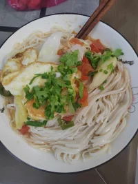 有人喜歡你，就會有人討厭你
你要學著用“被人喜歡”的喜悅
去排遣“被人討厭”的不安配圖