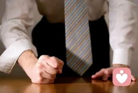 我們不說負(fù)面情緒，只描述事實。因為消極的情緒會傳染給周圍的人，而描述其實可以讓我們更客觀地看待問題，更容易找到解決方案。配圖