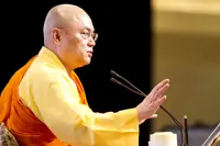 如果你不給自己煩惱，別人也永遠不可能給你煩惱。煩惱，只因為你自己的內心，放不下。配圖
